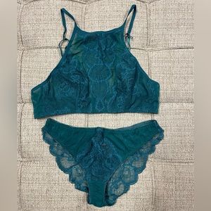 Mentionables emerald lingerie top & bottom